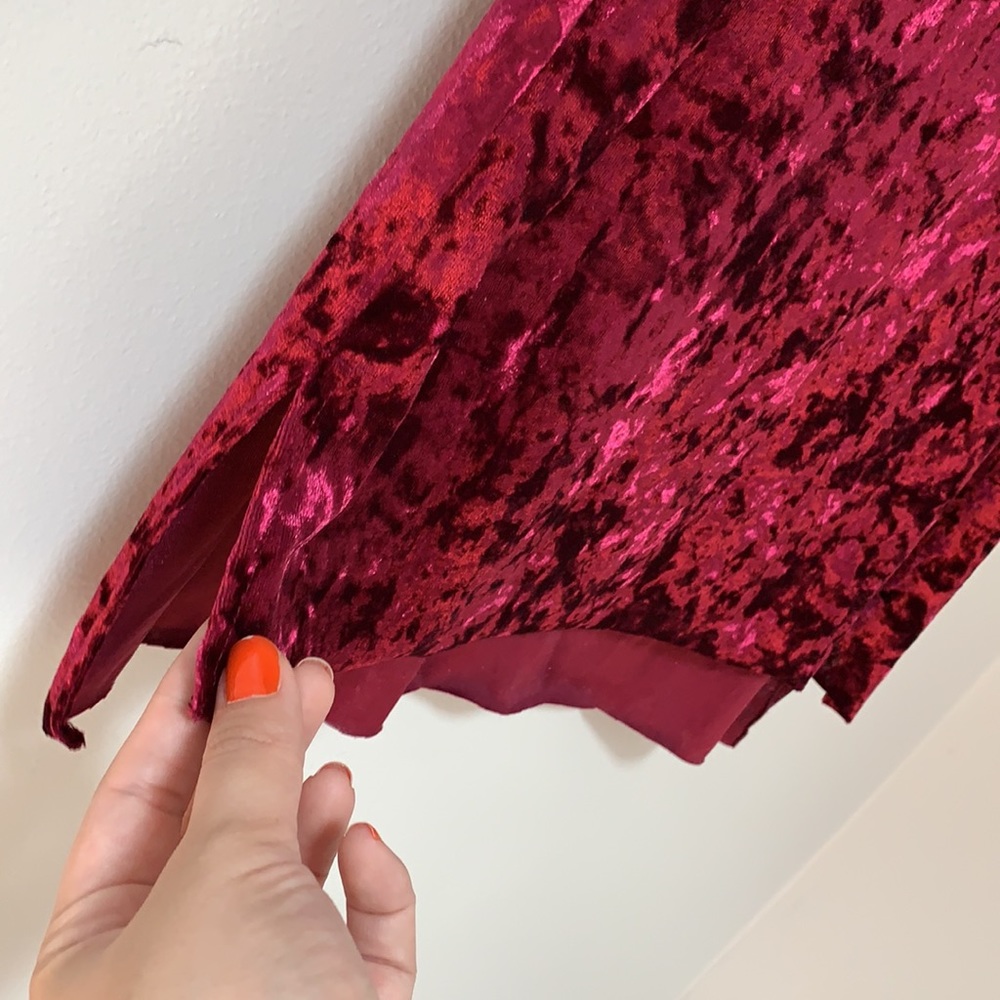 Design Lab Velvet Red HighLow T-shirt - Picture 2 of 9